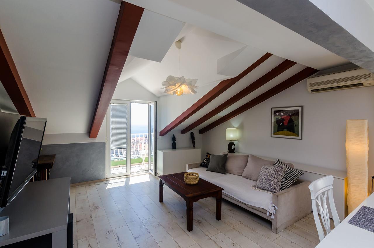 Lukas Apartman *